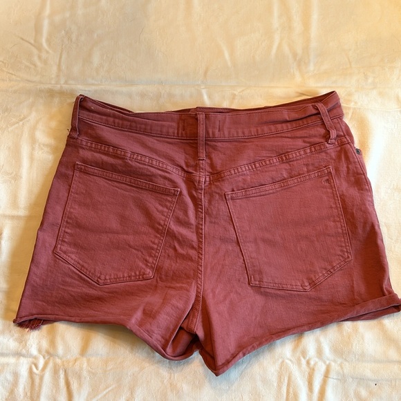 Women’s Madewell Salmon Red/Pink High Rise Button Front Denim Shorts Size 31 - Picture 2 of 10